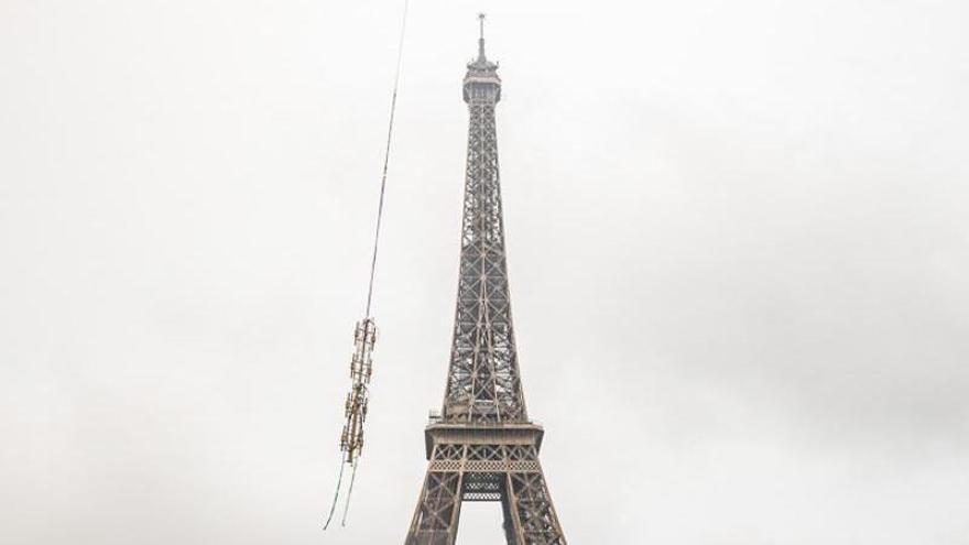 La Torre Eiffel esta mañana de martes