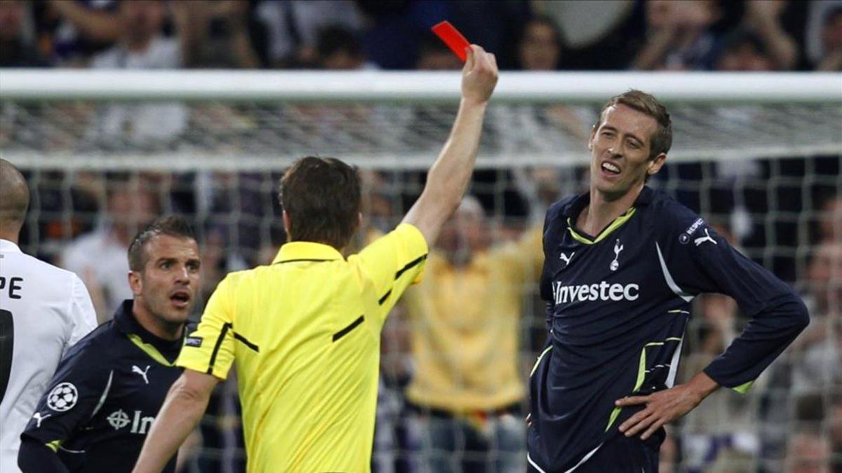Tras la expulsión de Crouch, el Tottenham acabó perdiendo 4-0 aquel partido de la Champions League
