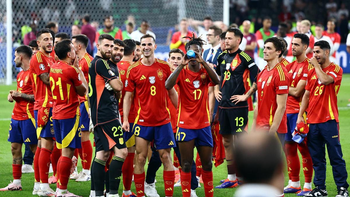 Los jugadores de la selección española celebran la consecución de la Eurocopa.