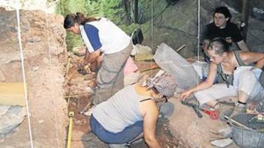 Esperan hallar los primeros restos humanos en la Cueva del Angel