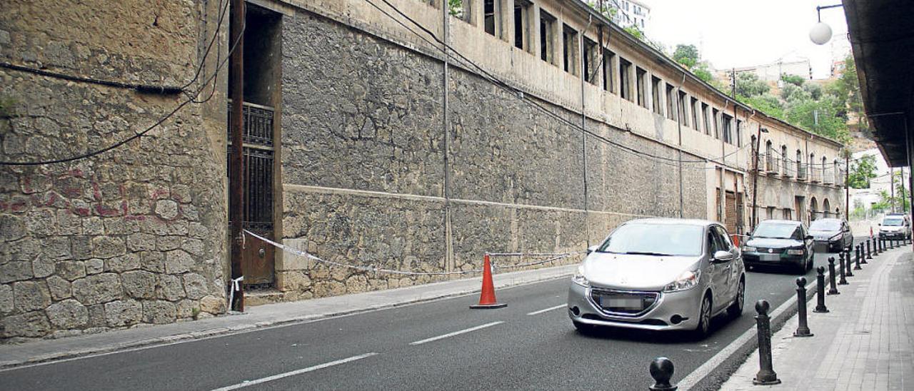 Las naves serán demolidas en agosto para facilitar que se pueda desdoblar el tráfico en septiembre por el cierre previsto del puente Fernando Reig.