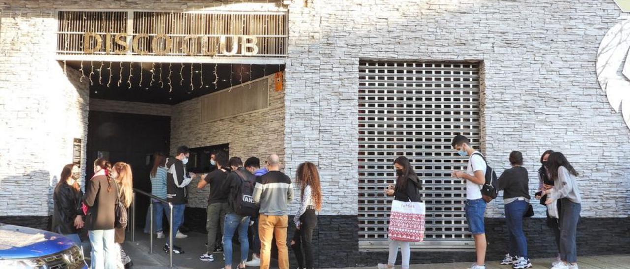 Devolución del dinero de la entrada en la discoteca Luxus.  | // F. CASANOVA