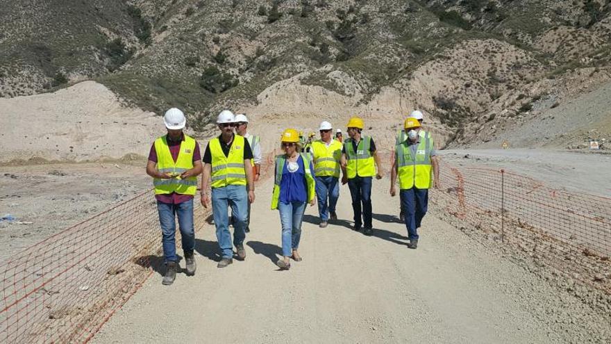 Ya son 10.000 las toneladas de lixiviados extraídos del vertedero de Abanilla