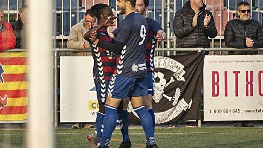 Moussa celebra el gol aconseguit que va donar els tres punts al Llagostera.