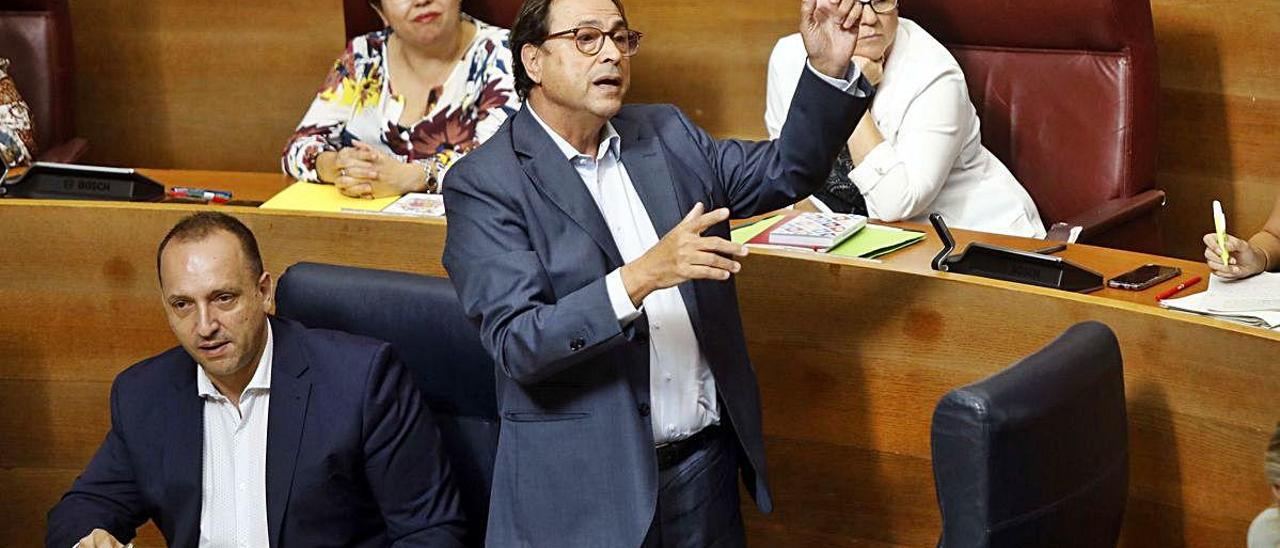 Vicent Soler, al lado de Rubén Martínez Dalmau, en una imagen de archivo en Corts.