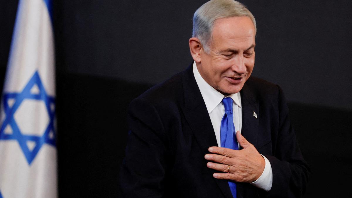 Benjamin Netanyahu, líder del Likud, se dirige a sus seguidores en el cuartel general de su partido.
