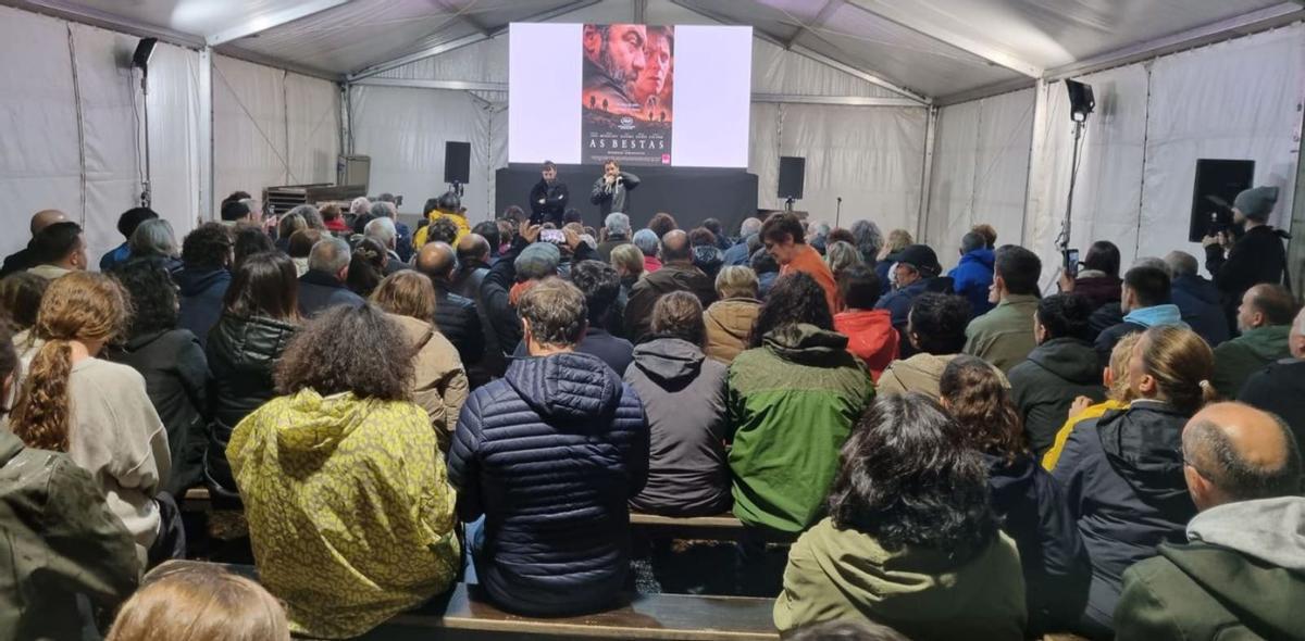 El director madrileño en el preestreno del filme en Sabucedo el pasado noviembre. |