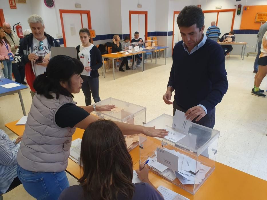 Carlos Mazón (presidente Diputacion) votando.
