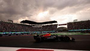 Max Verstappen llega a México como líder del Mundial