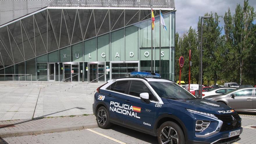 Detienen al presunto ladrón de un vehículo mientras lo conducía por Ourense