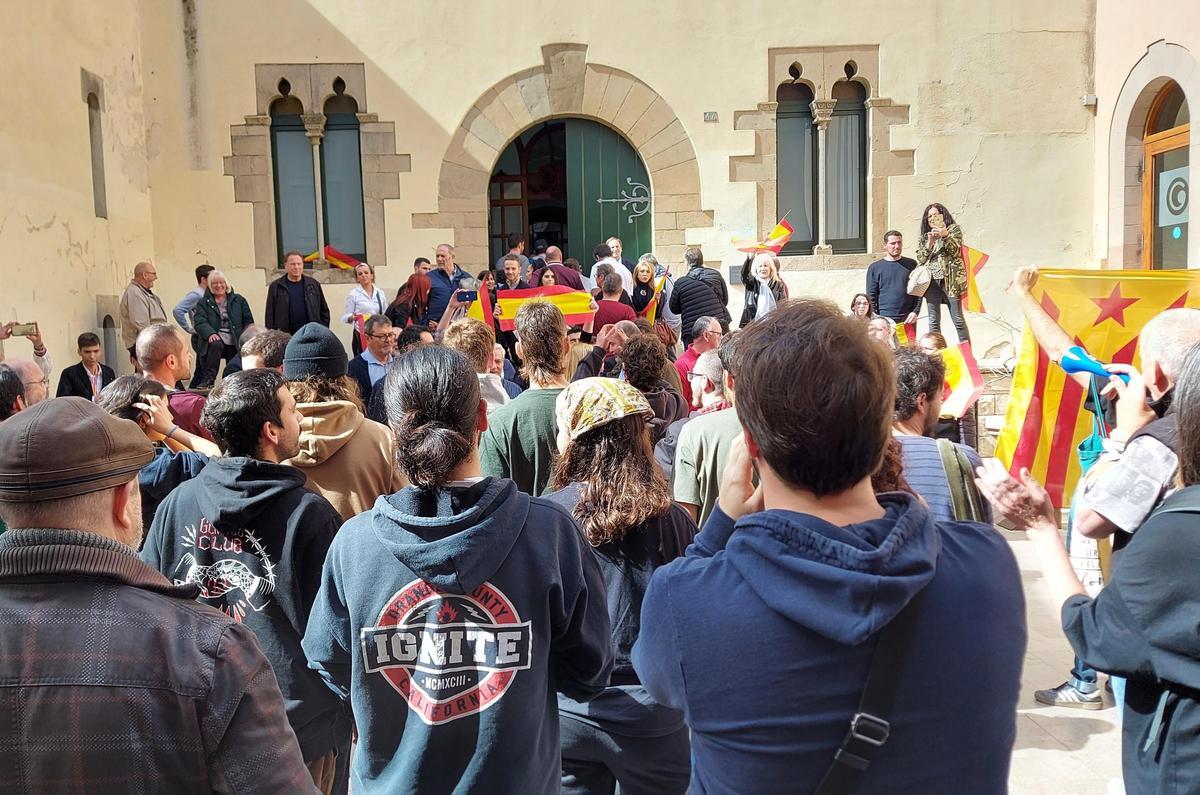 Enfrontament a Granollers entre simpatitzants de Vox i un grup de manifestants Enfrontament a Granollers entre simpatitzants de Vox i un grup de manifestants