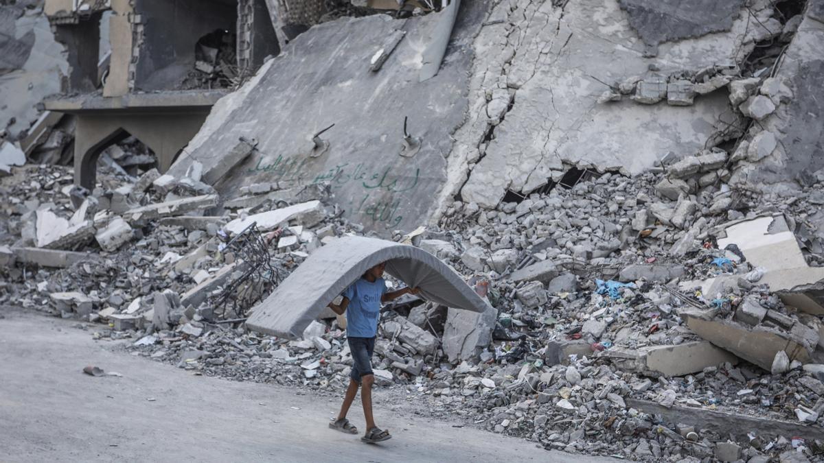 Edificios destruidos por los ataques en Jan Yunis, Franja de Gaza