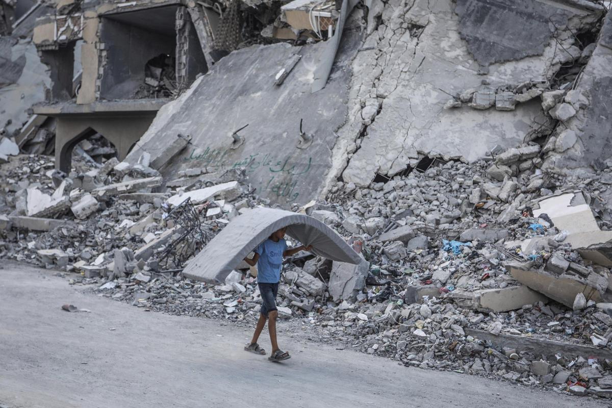 Edificios destruidos por los ataques en Jan Yunis, Franja de Gaza