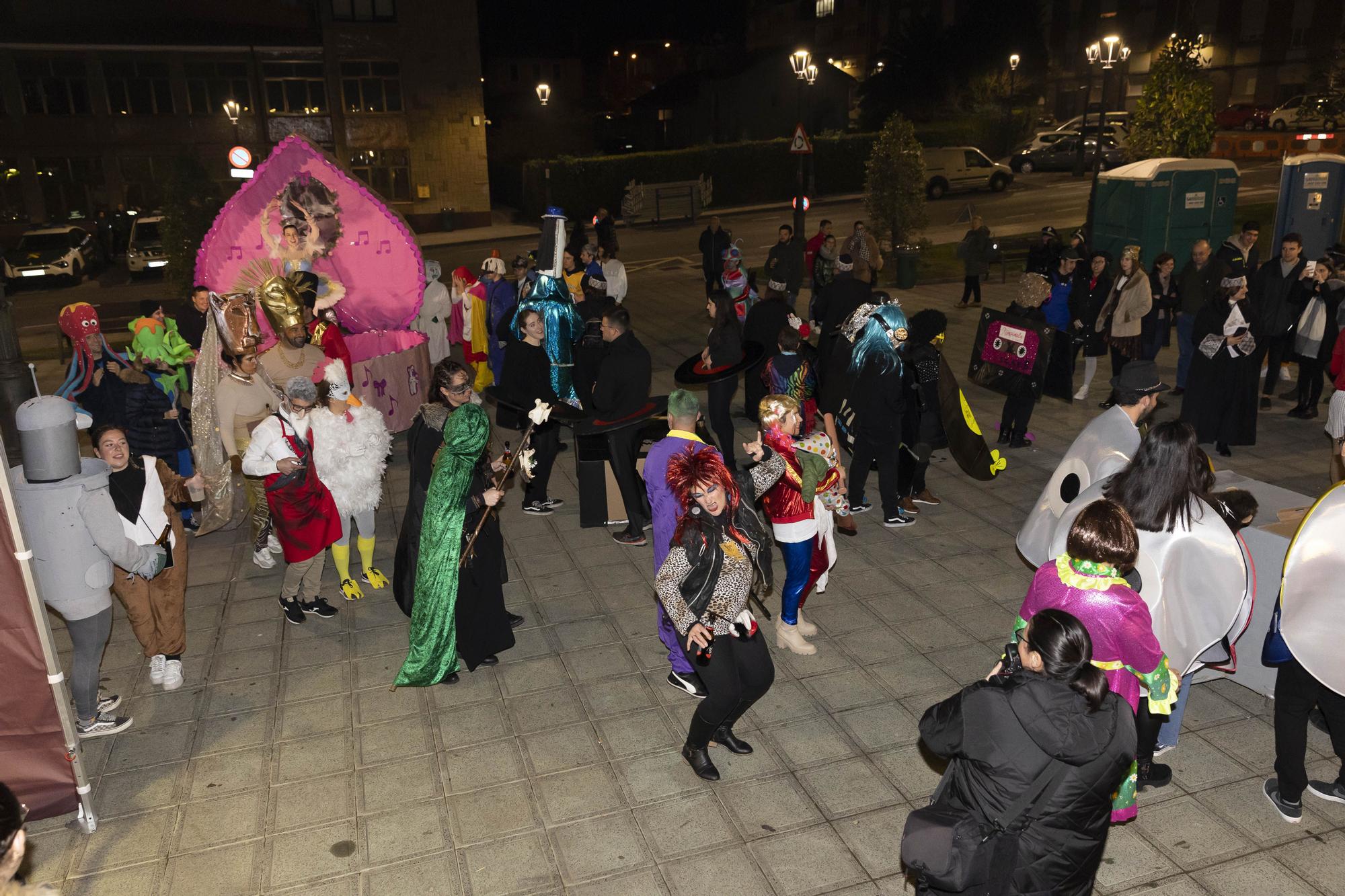 En imágenes: así fue la gran fiesta nocturna del Antroxu en Posada de Llanera