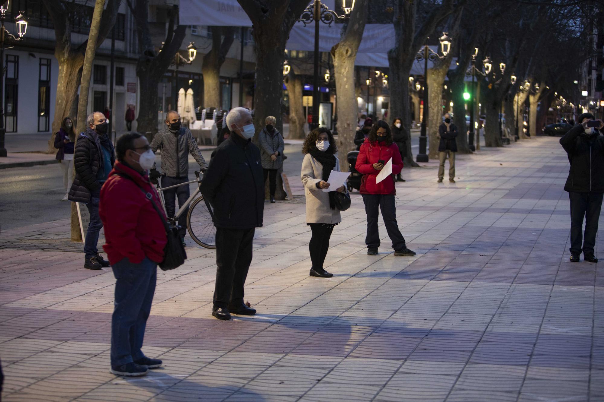 Decenas de mujeres se concentran por el Dia de la Dona en Xàtiva