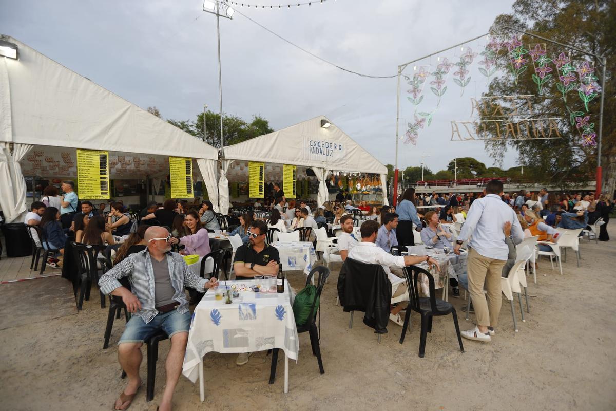 La Feria Andaluza llena de luz y color el Jardín del Turia en València