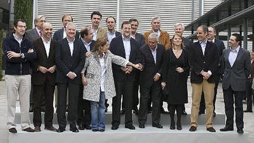 Mariano Rajoy junto a algunos dirigentes autonómicos del partido en una imagen de archivo.