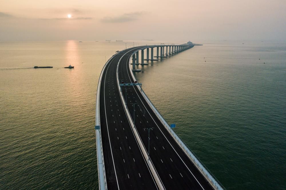 China inaugura el puente marítimo más largo del mundo.