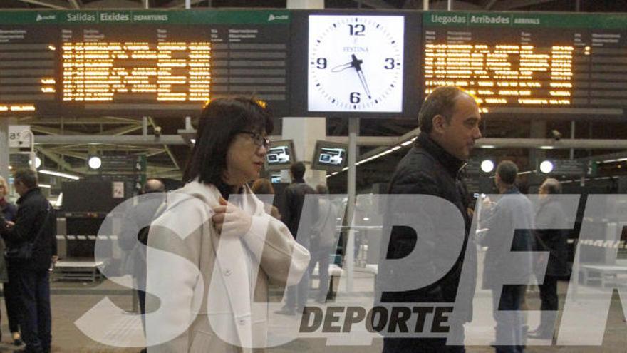 Momento de la llegada de la presidenta a la estación Joaquín Sorolla, procendente de Madrid