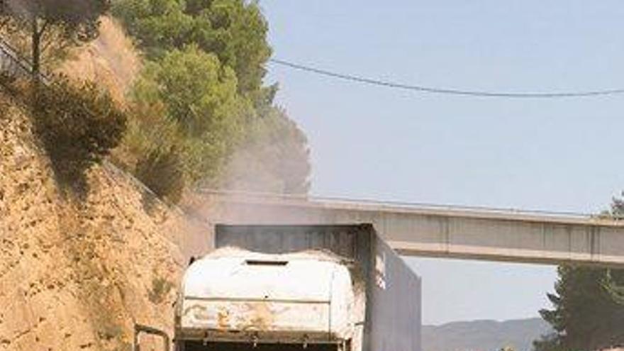 S&#039;incendia la cabina d&#039;un camió a Masquefa