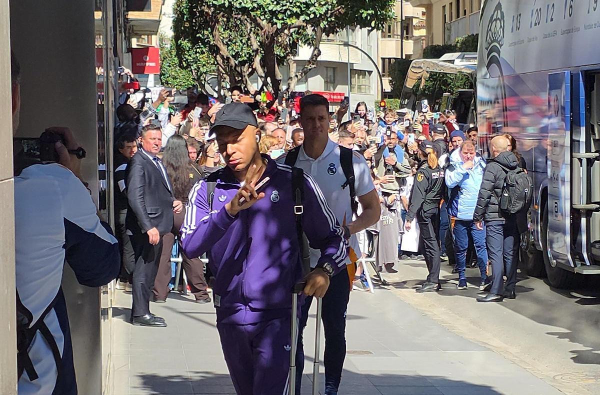 Kylian Mbappé, en la llegada al hotel Castellón Center del Real Madrid la pasada temporada.