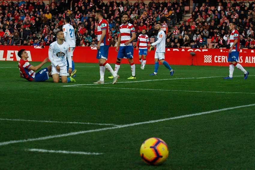 El Deportivo consigue en Granada la trascendental victorial para las aspiraciones blanquiazules al final de temporada.