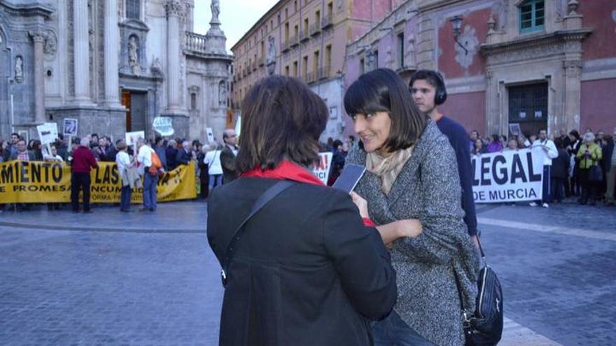 La Plataforma Pro Soterramiento se concentra en la Plaza Belluga