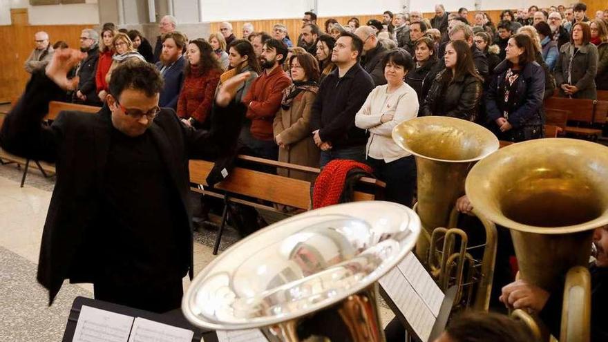 Cientos de personas despiden a René de Coupaud en San Esteban del Mar