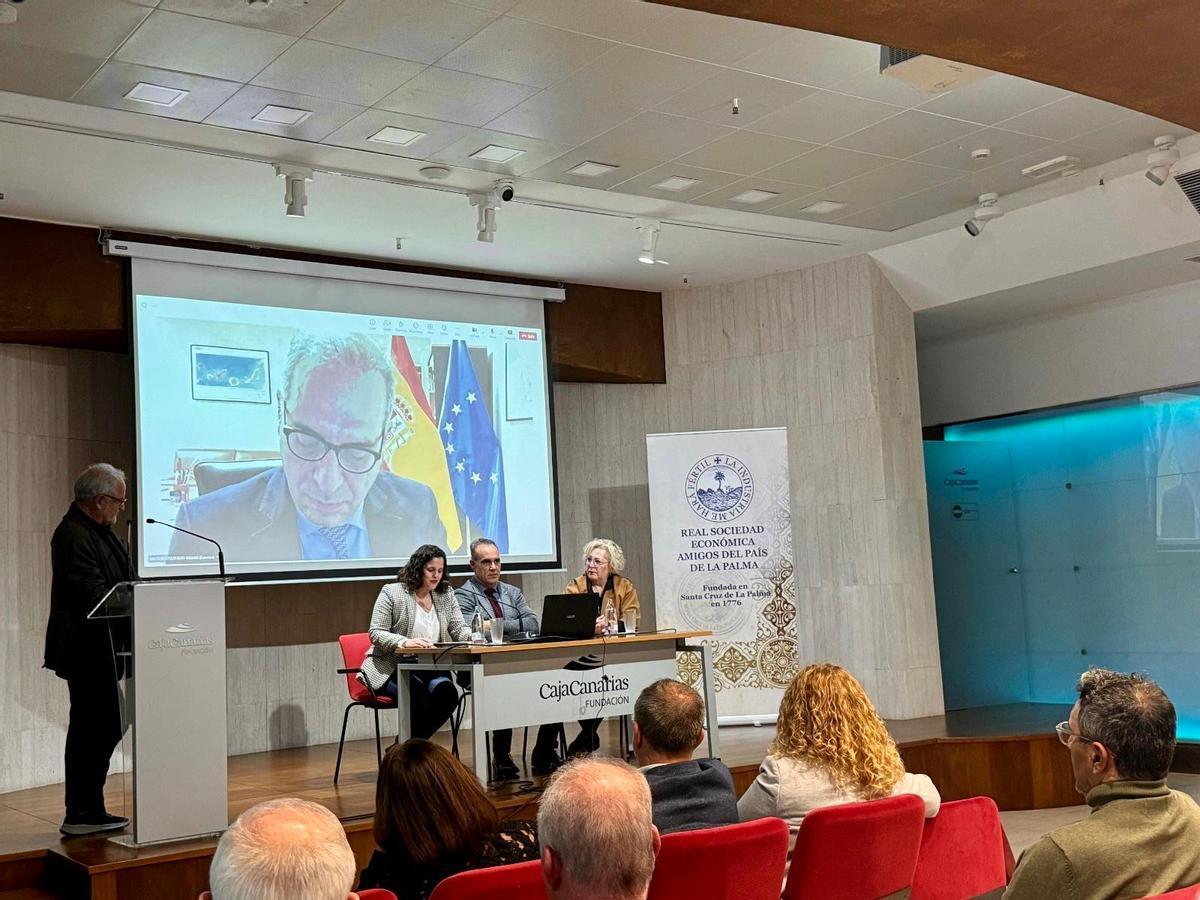 Un momento de la conferencia celebrada en la isla de La Palma sobre el REF.