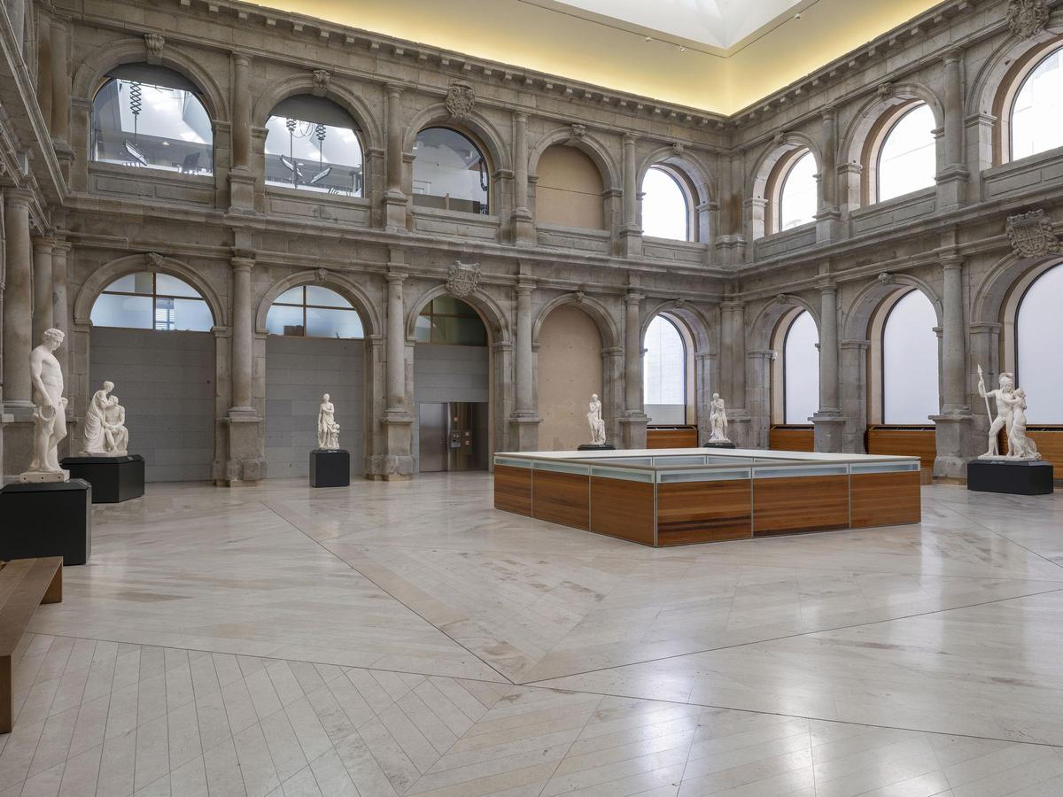 Fotografía de la nueva museografía del Claustro de los Jerónimos.