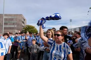 Aficionados del Málaga CF antes del derbi contra el Antequera