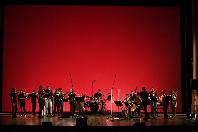 20-04-19 GENTE Y CULTURA. AUDITORIO ALFREDO KRAUS. LAS PALMAS DE GRAN CANARIA. Concierto Bach Rock. Clausura del International Bach Festival 2019 con un concierto de la orquesta del festival y el guitarrista Iñaki Antón, de Extremoduro  | 20/04/2019 | Fotógrafo: Juan Carlos Castro