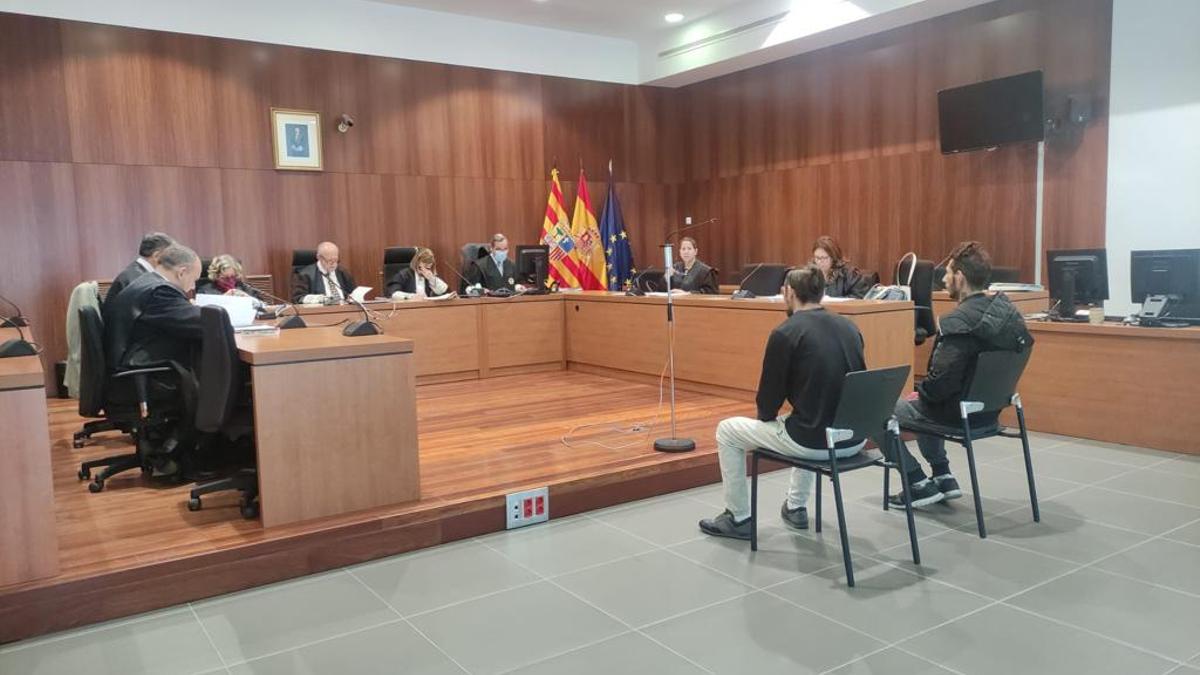 Julio y Jonathan, en otro juicio celebrado en la Audiencia Provincial de Zaragoza en octubre de 2022.