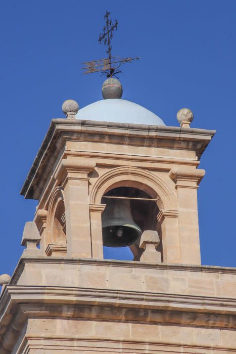 Imágenes de los campanarios de Santiago el Mayor, Catedral y Nuestra Señora de Monserrate en Orihuela y San Martín de Callosa. El Consell ha protegido como BIC sus campanas góticas.