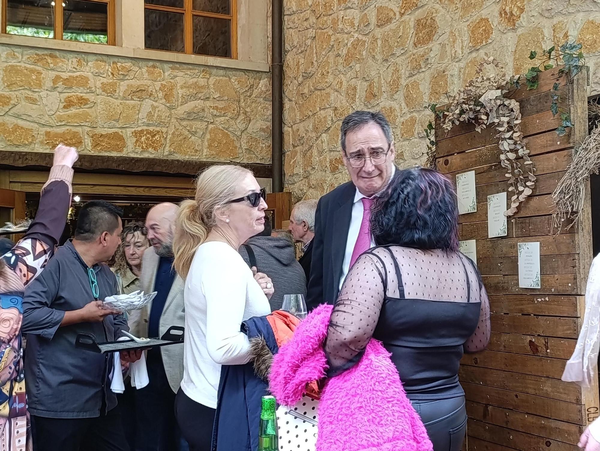 Emotivo y multitudinario homenaje a los sanitarios de Villabona