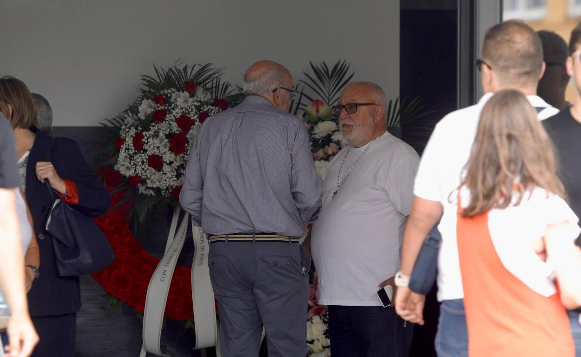 EN IMÁGENES: Velatorio en el tanatorio por el alcalde de Soto del Barco fallecido en cabo Vidío