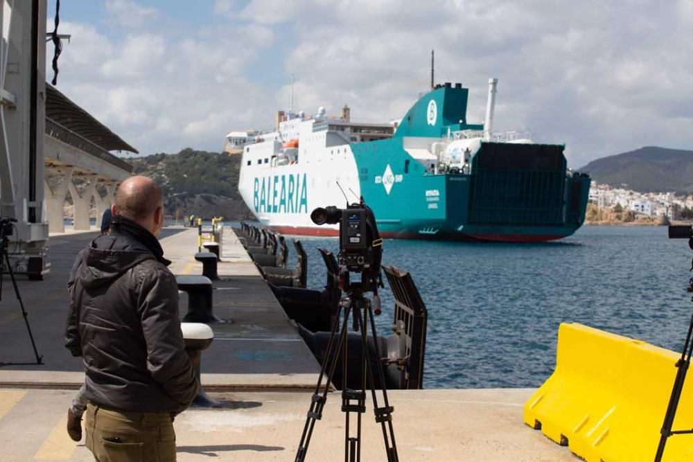 Militares desembarca en el puerto de Ibiza