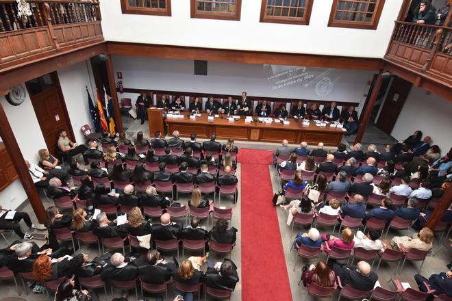 El Ilustre Colegio de Abogados de Las Palmas celebra la jura de nuevos letrados y homenajea a sus colegiados con 25 y 50 años de trayectoria