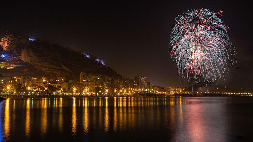 Fuegos artificiales desde la playa del Cocó por el Año Nuevo.