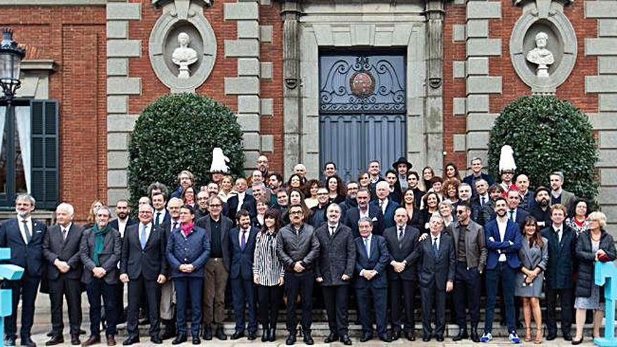 Foto de familia de los premiados, ayer, en Barcelona.