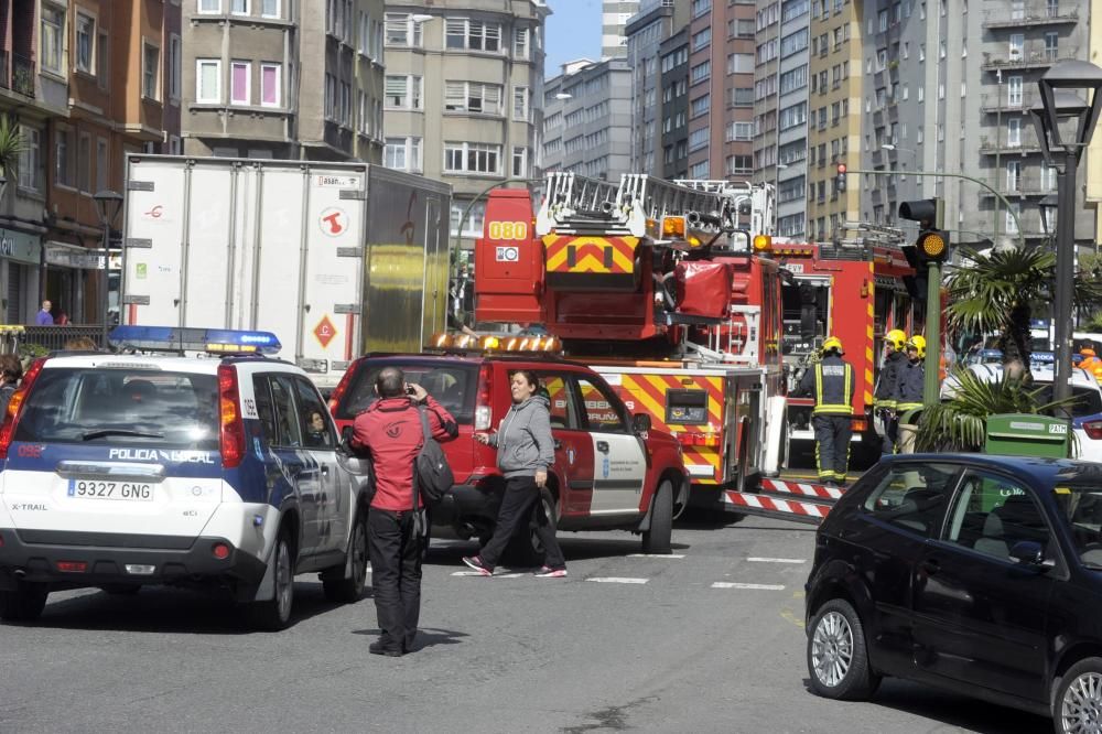 Los bomberos rescatan a un hombre en Os Mallos