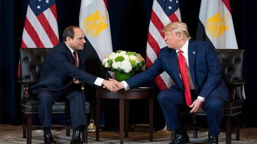 Trump analiza con el presidente de Egipto la situación en Libia