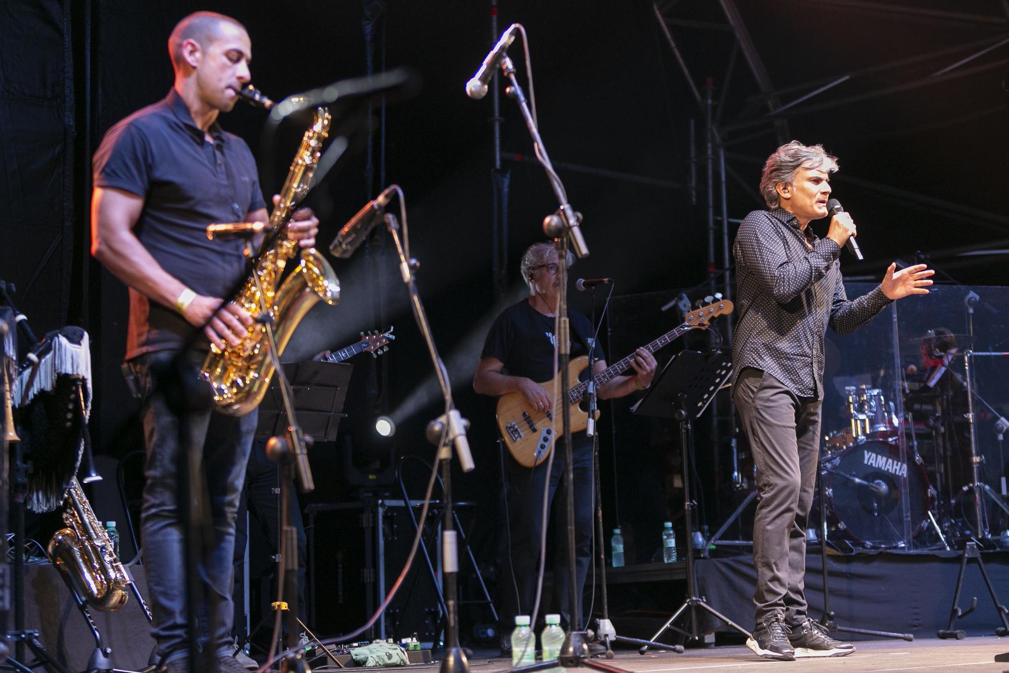 Así fue el concierto de Nando Agüeros, sus "amigos asturianos" y Rosa López en Luanco