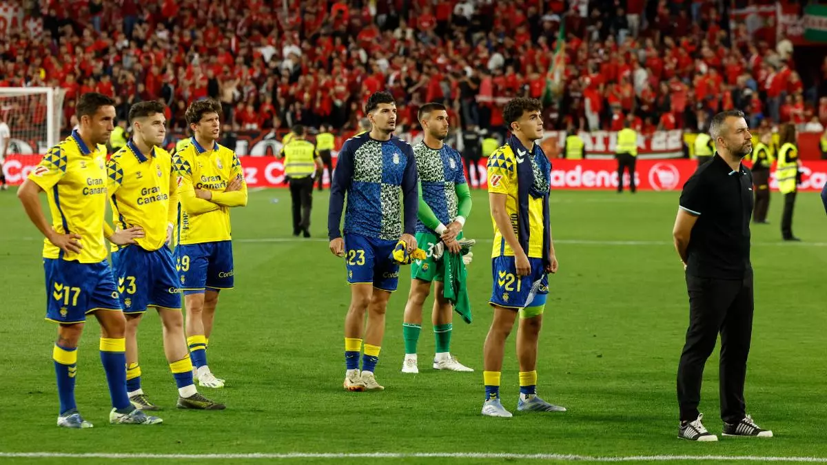As赤 est芍 la lucha por el descenso en LaLiga EA Sports: Las Palmas baja a Segunda; Girona y Sevilla, salvados