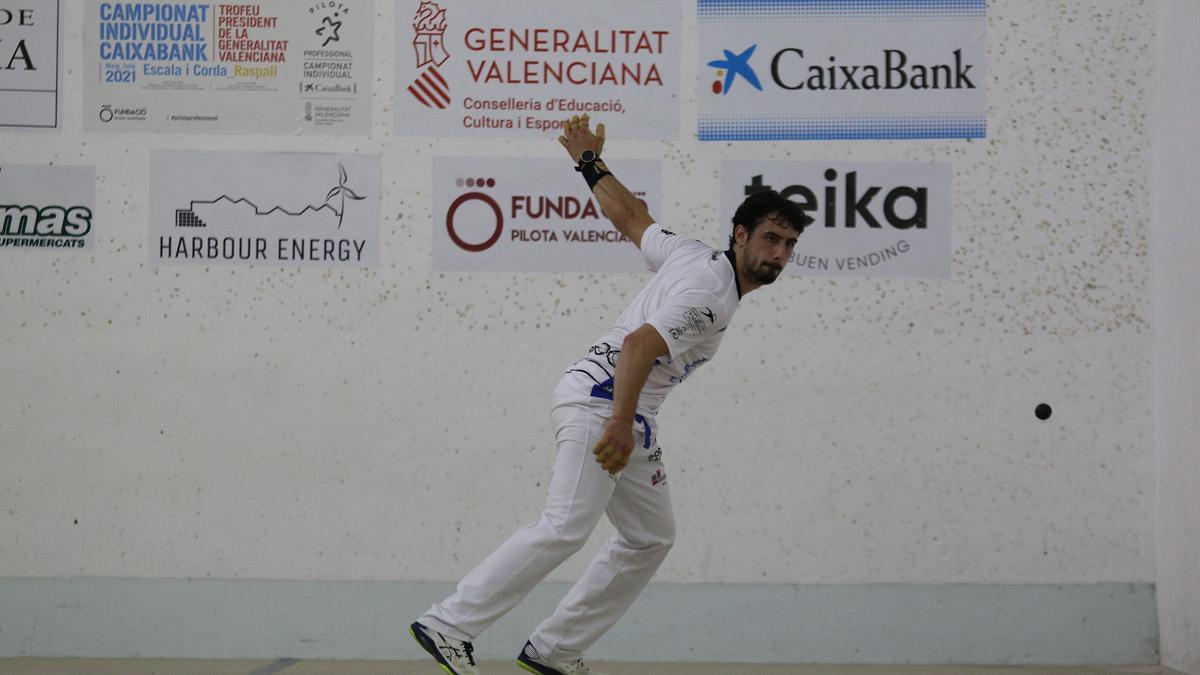 El Trofeu Diputació d’Alacant, que per a la cloenda visitarà el trinquet de Xàbia on Giner (en la foto) i Conillet mesuraran les seues forces davant Salva Palau  i Félix.