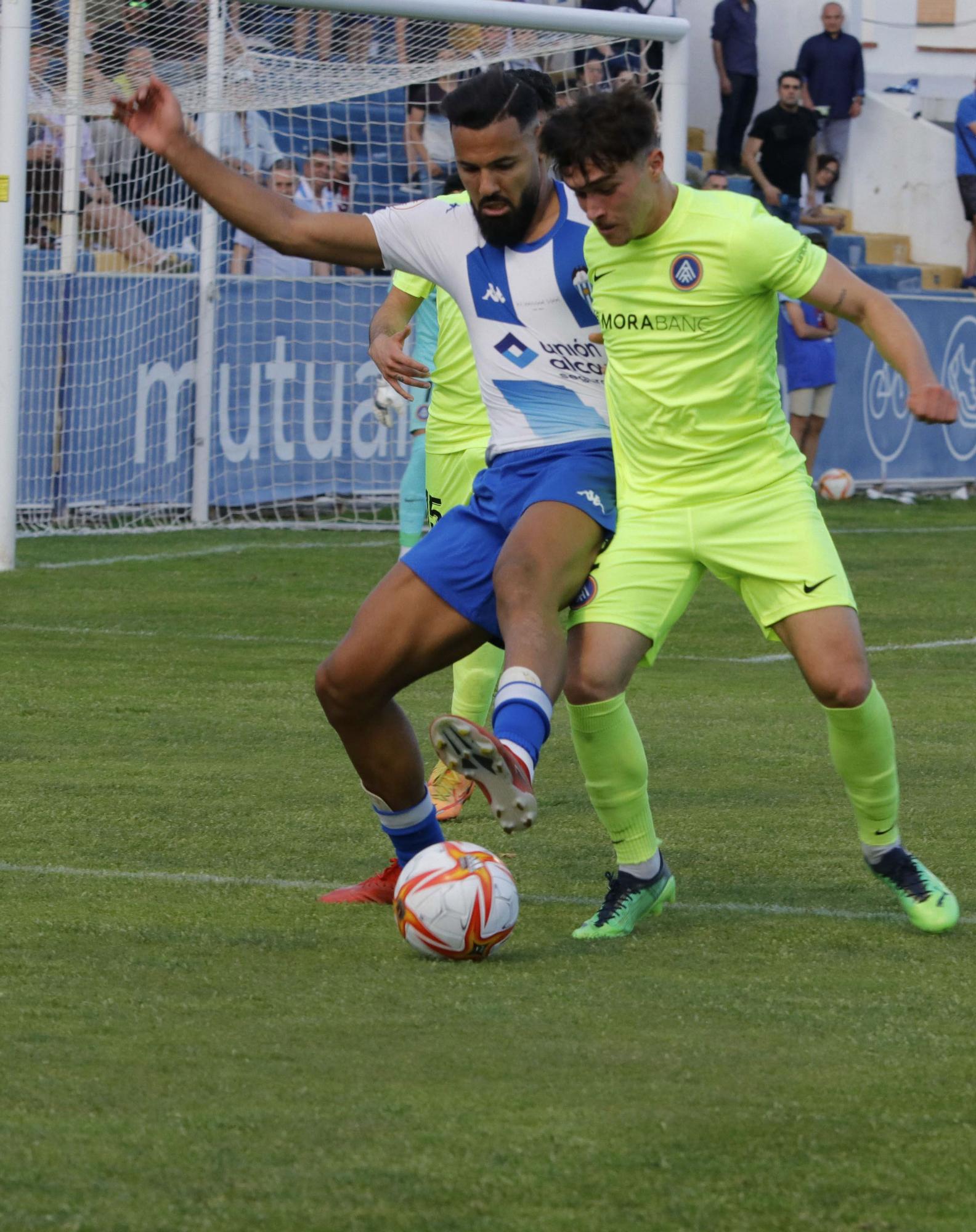 El Alcoyano salva un punto que puede saber a poco (2-2)