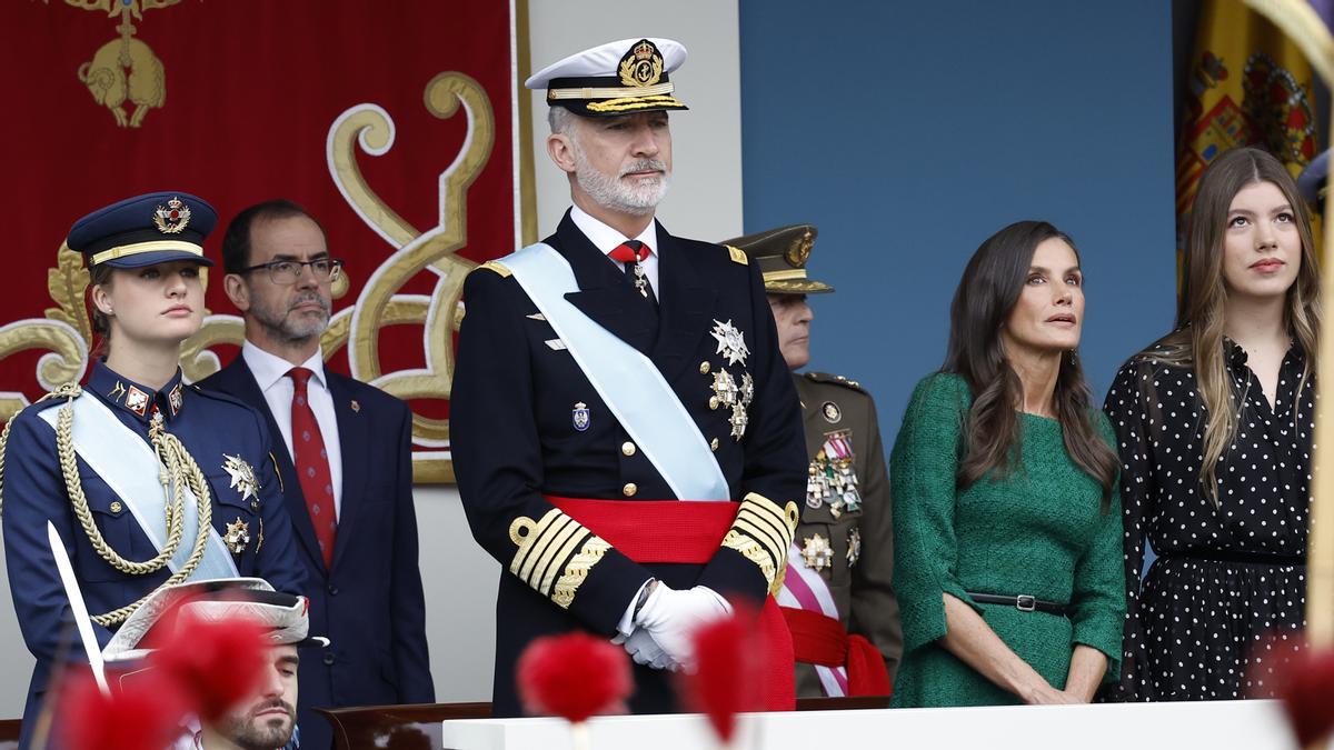 El rey Felipe y la princesa Leonor durante el desfile de las Fuerzas Armadas con motivo de la Fiesta Nacional