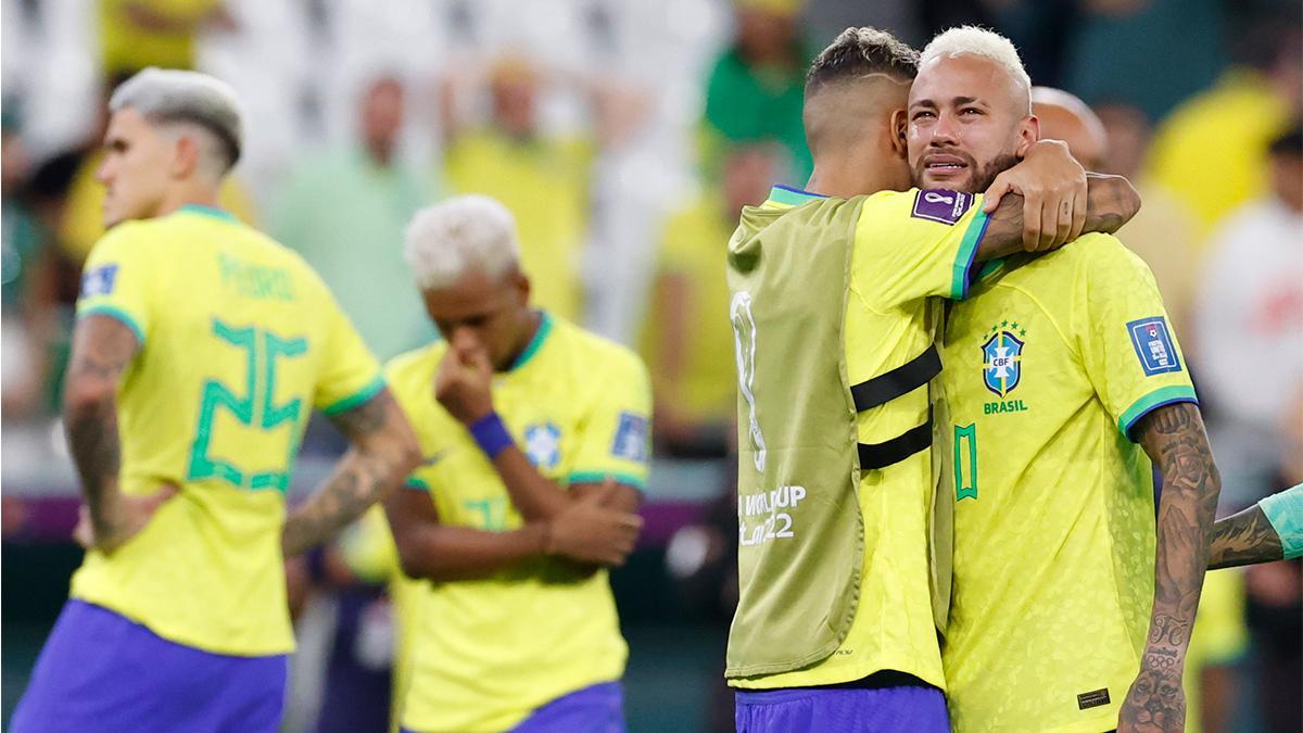 Neymar llora tras la eliminación de Brasil en los cuartos de final del Mundial de Qatar