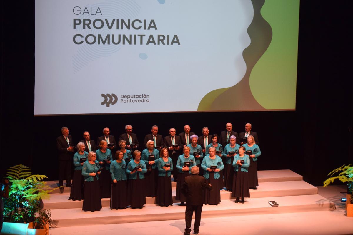 La actuación de la coral polifónica valguesa.