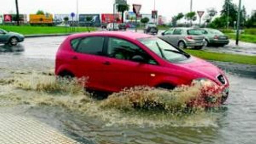 El temporal obliga a cortar tres carreteras y en 24 había problemas